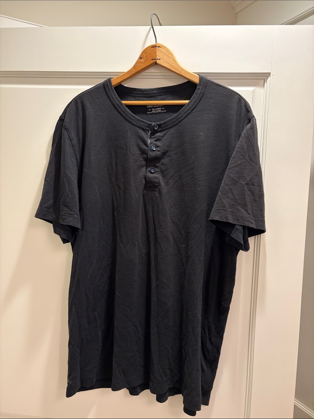 UNTUCKit Black Short-Sleeve Henley Tee